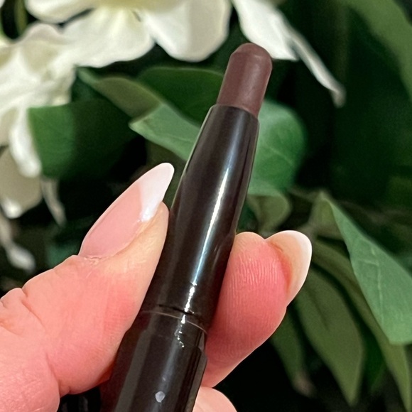 LAURA MERCIER • VELOUR EXTREME MATTE LIPSTICK • DARE - Picture 5 of 7